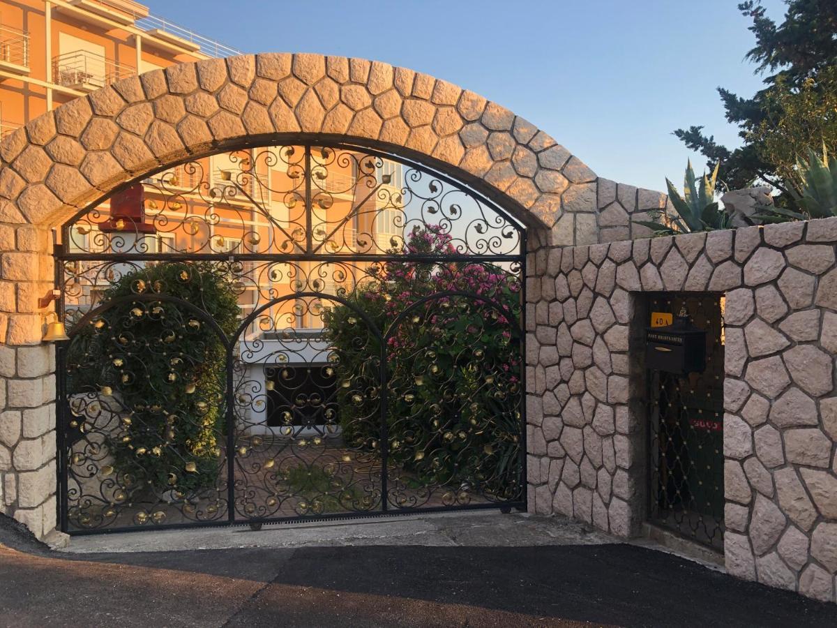 La Villa - Beach House & Rooms Crikvenica Exterior photo
